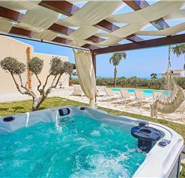 2 bedroom villa with pool and jacuzzi in Scopello, sleeps 6